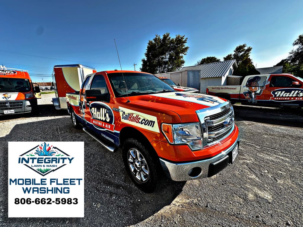 Mobile fleet washing a commercial truck